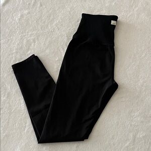 Vuori Black High-Waisted Leggings
